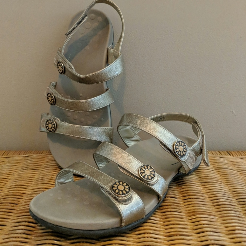 Vionic Metallic Sandals 7